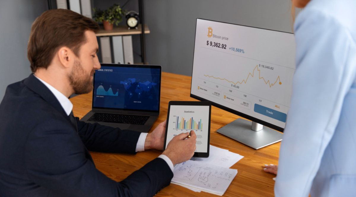 Competitive Benchmarking tools analyzing business data for market insights